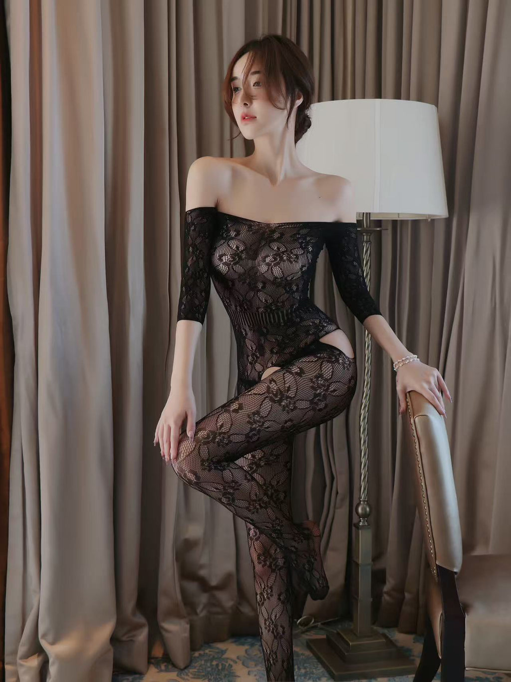 Zwarte Kanten Bodystocking Off-Shoulder met Lange Mouwen - Sexy Lingerie