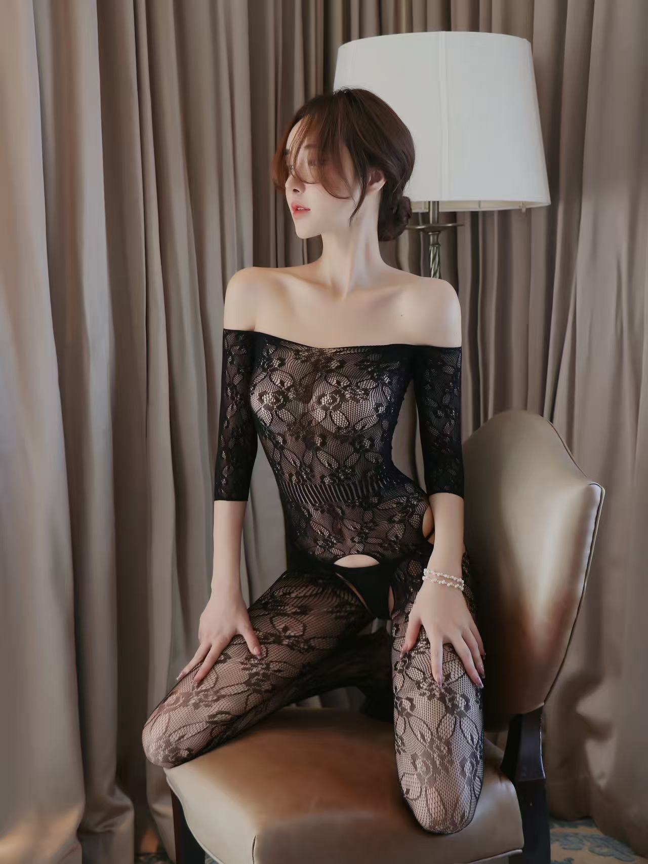 Zwarte Kanten Bodystocking Off-Shoulder met Lange Mouwen - Sexy Lingerie